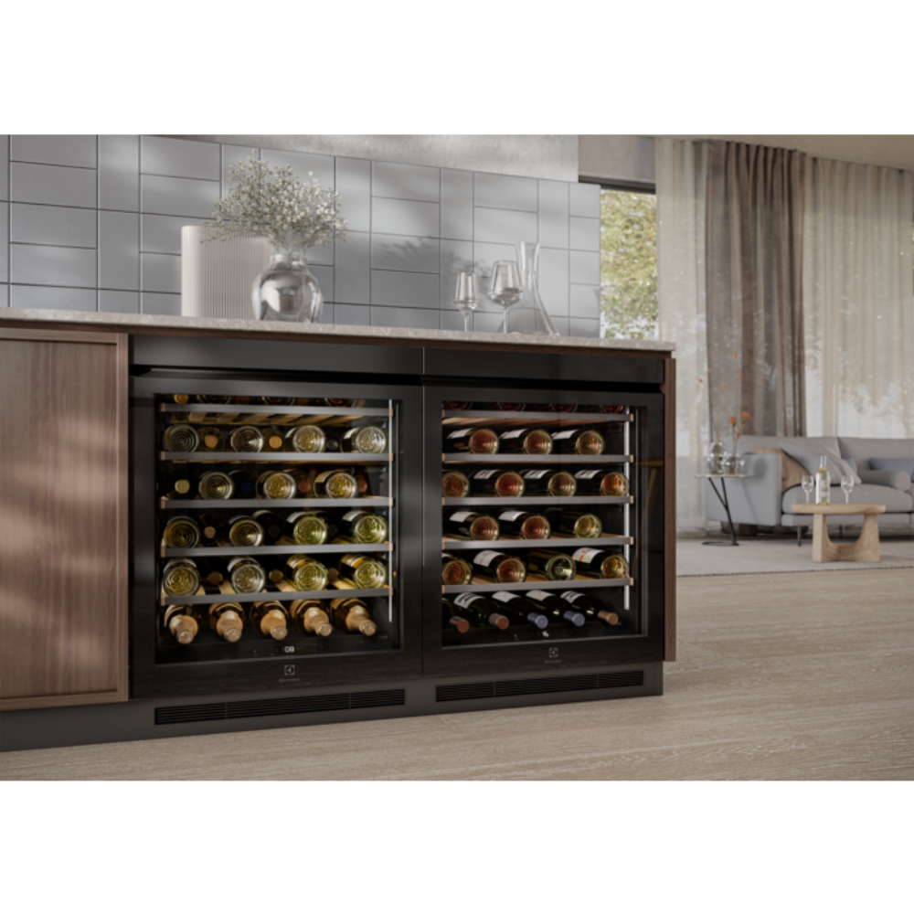 Винный шкаф встраиваемый Electrolux EWUS040B8B в TehnoAdept