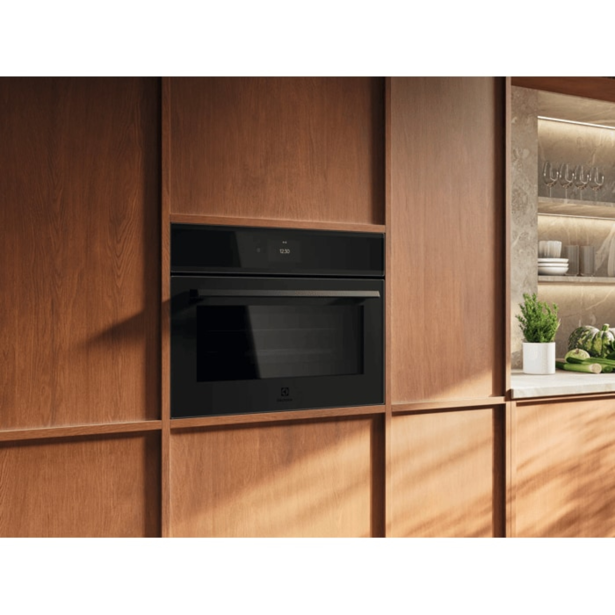 Микроволновая печь встраиваемая Electrolux EVM9E2XT, черный в TehnoAdept