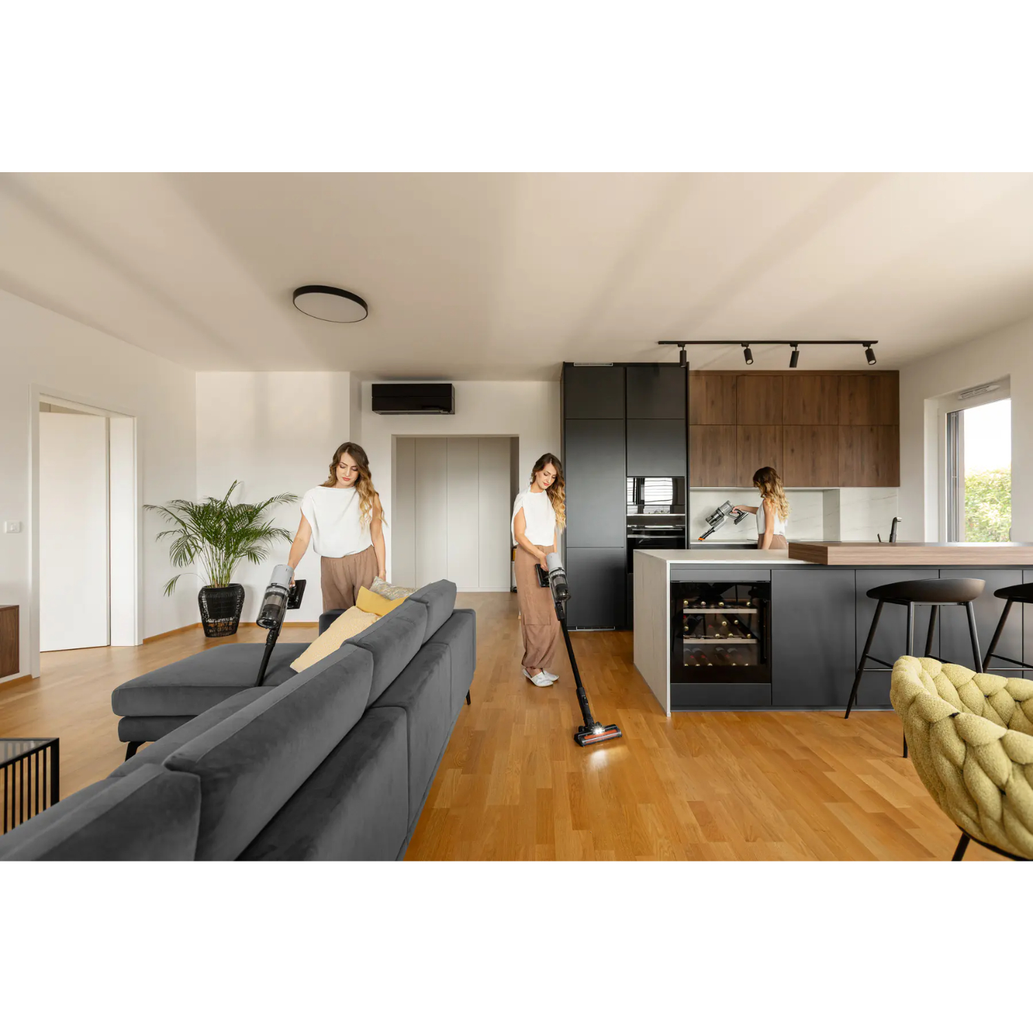 Пылесос вертикальный Gorenje SVC259400NES, серый в TehnoAdept
