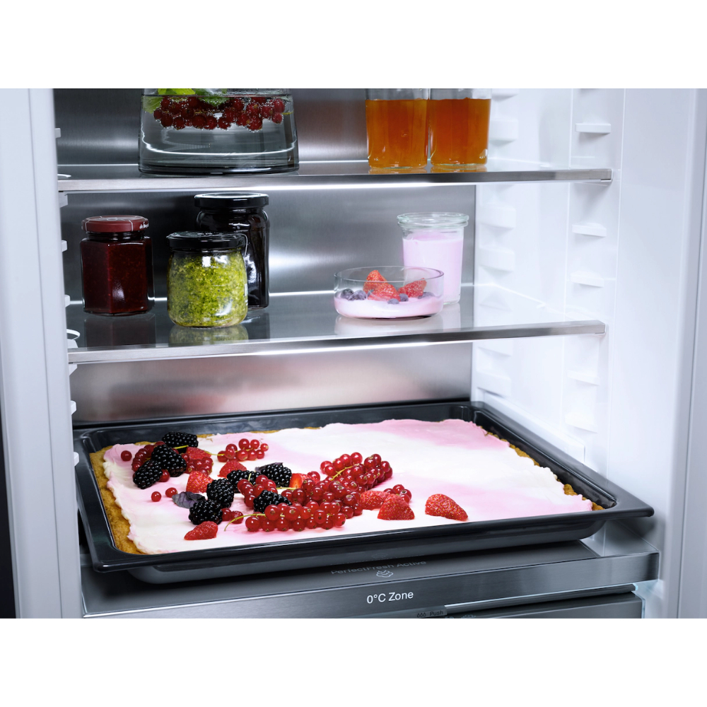 Холодильник встраиваемый Miele K 7747 C 125 Gala Edition, белый в TehnoAdept