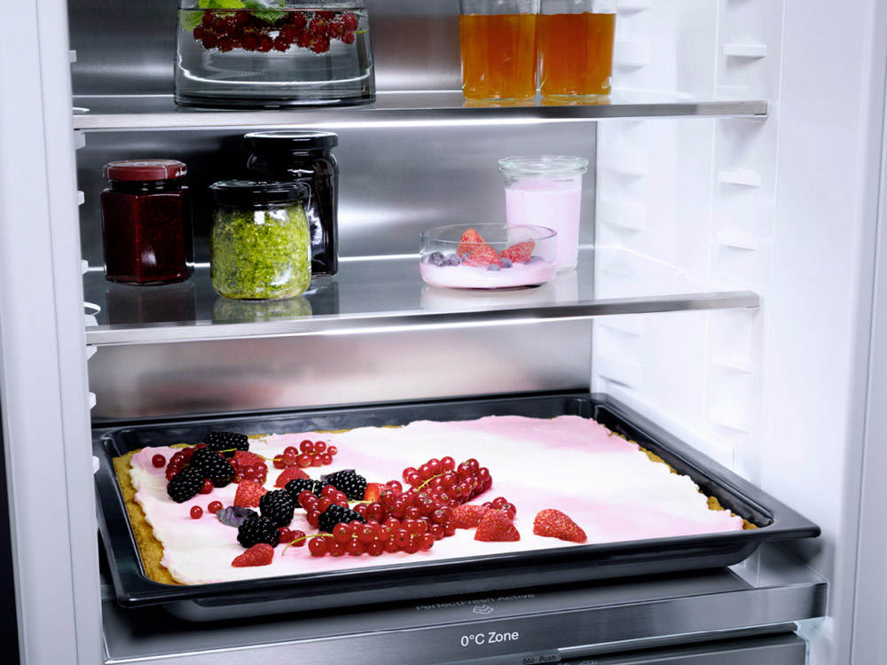 Холодильник встраиваемый Miele K 7743 E, белый в TehnoAdept