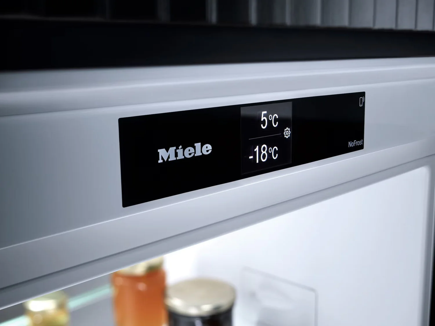 Холодильник встраиваемый Miele KFN 7795 C, белый в TehnoAdept