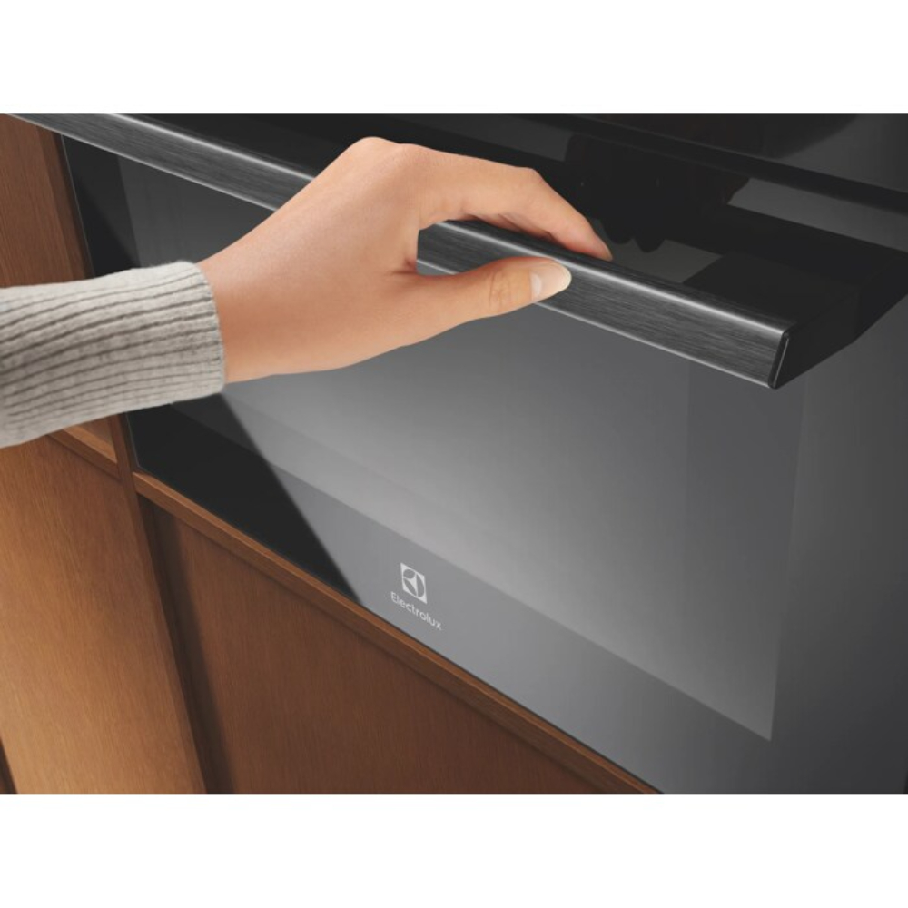 Микроволновая печь встраиваемая Electrolux LVM8E08Z, черный в TehnoAdept
