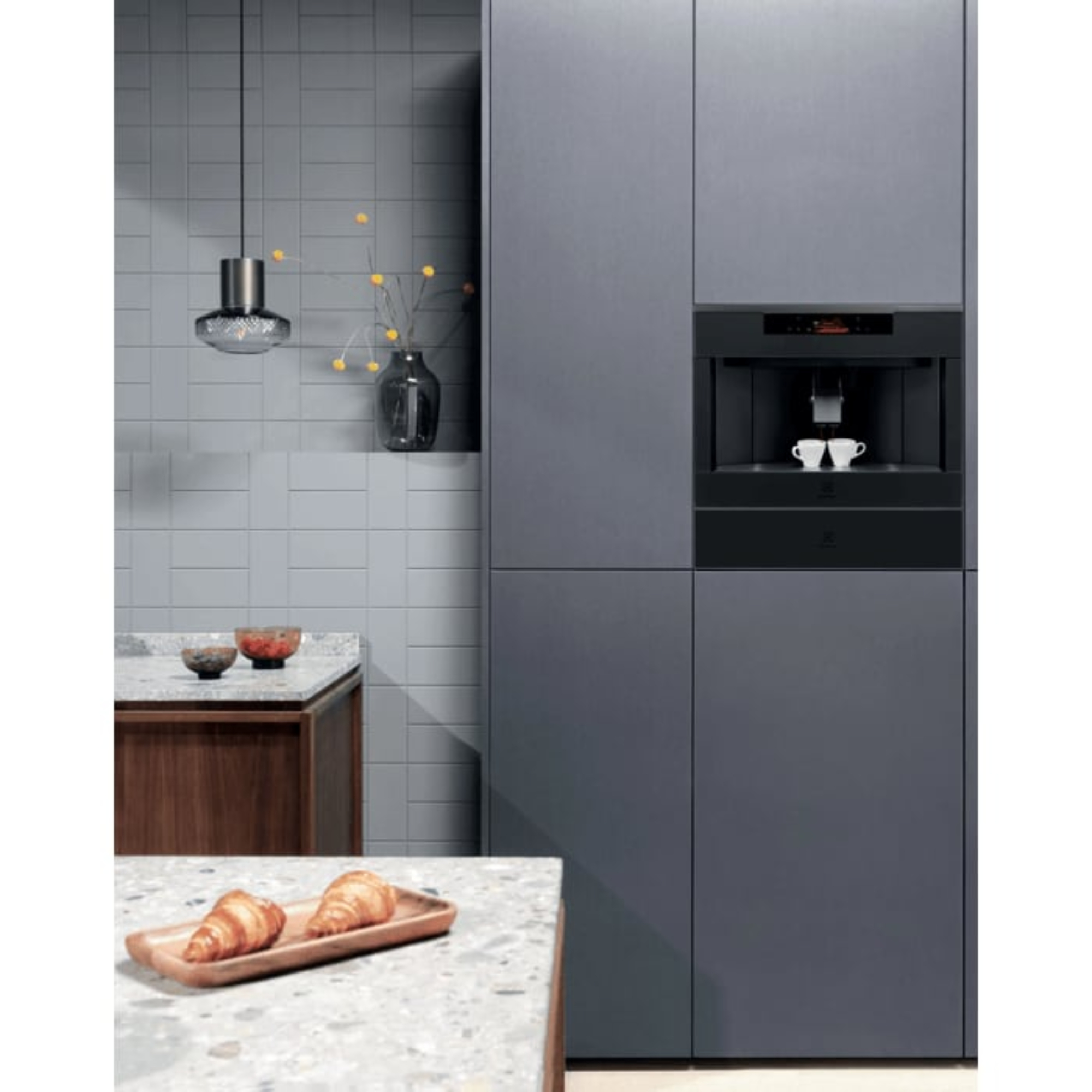Кофемашина автоматическая встраиваемая Electrolux KBC85T, черный в TehnoAdept